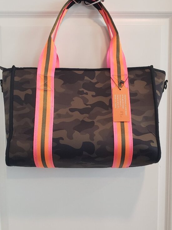 HAUTE SHORE Handbags - NWT- Haute Shore Isla Tote w Extra Crossbody Strap
